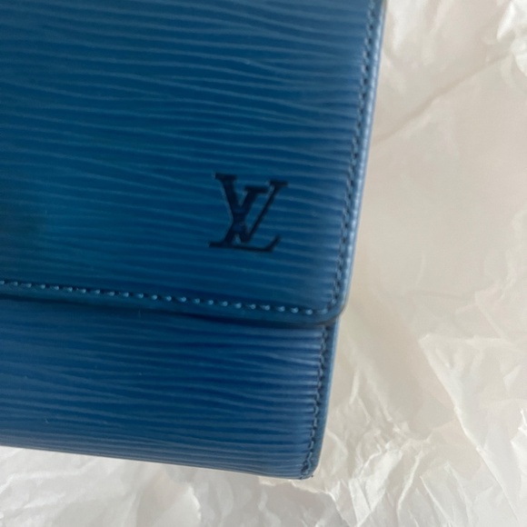 Louis Vuitton Blue Epi Bifold Wallet - Picture 2 of 16
